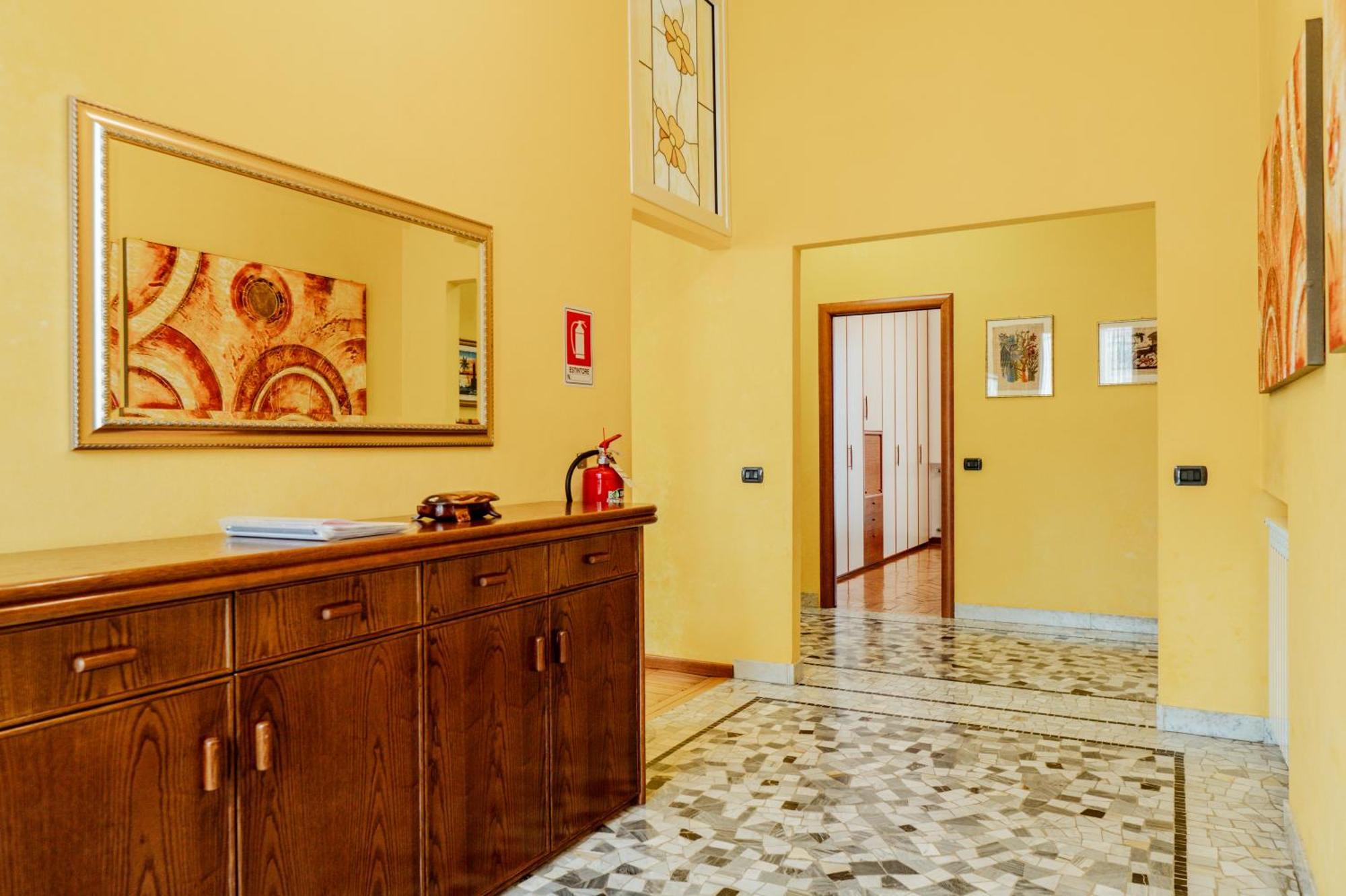 Luxe Apartment Near Milano, Rho Fiera E Mxp Busto Arsizio Exterior foto